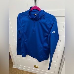 North Face 1/4 zip pullover. Blue runs small this is a large.
